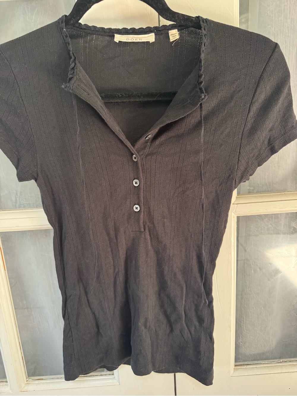 Doen Short Sleeve Black Henley Tee Size XXS